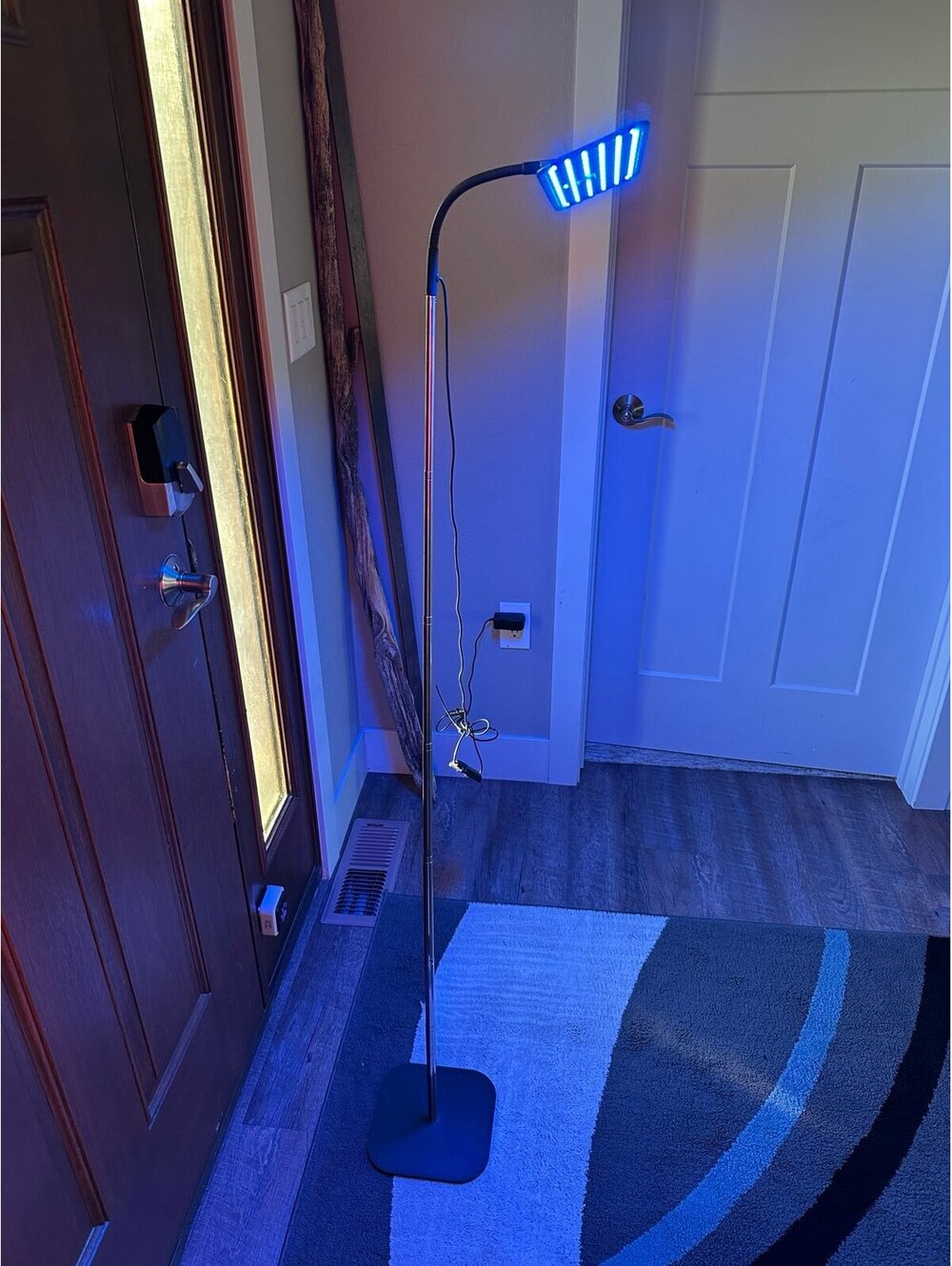 LED grow lamp. About 5ft tall. telescopic height adjustment